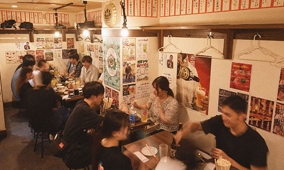 お客様でにぎわう店内