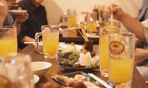 お客様でにぎわう店内