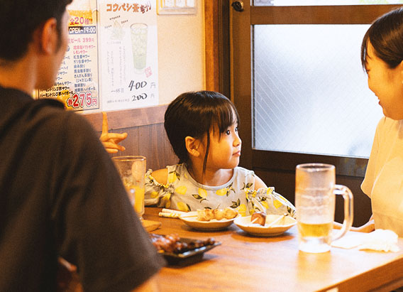 子どもとの食事イメージ